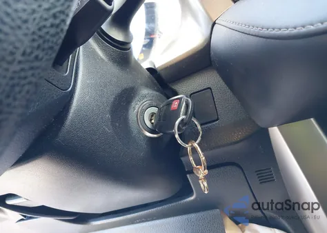 2015 Toyota Rav4 Xle z USA, uszkodzony, nr VIN JTMRFREV8FD136750